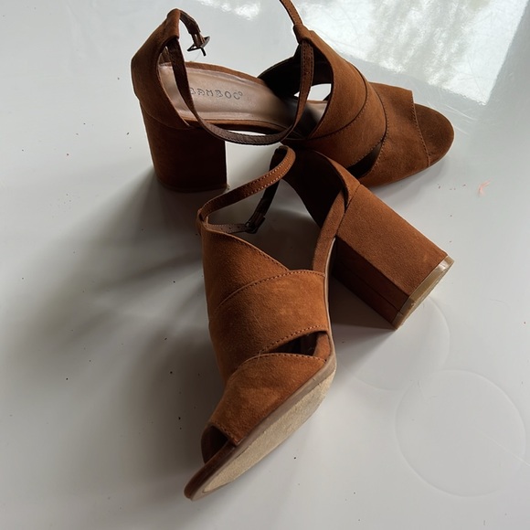 Vegan suede sandals. - Picture 4 of 5